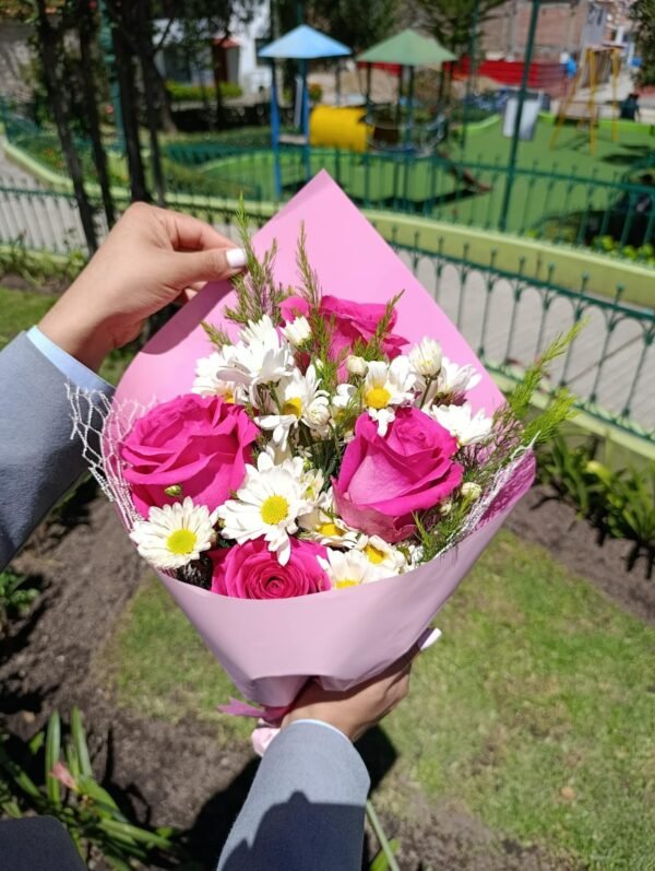 WhatsApp Image 2026-03-02 at 4.03.44 PM Ramo “Encanto Rosado” 🌷