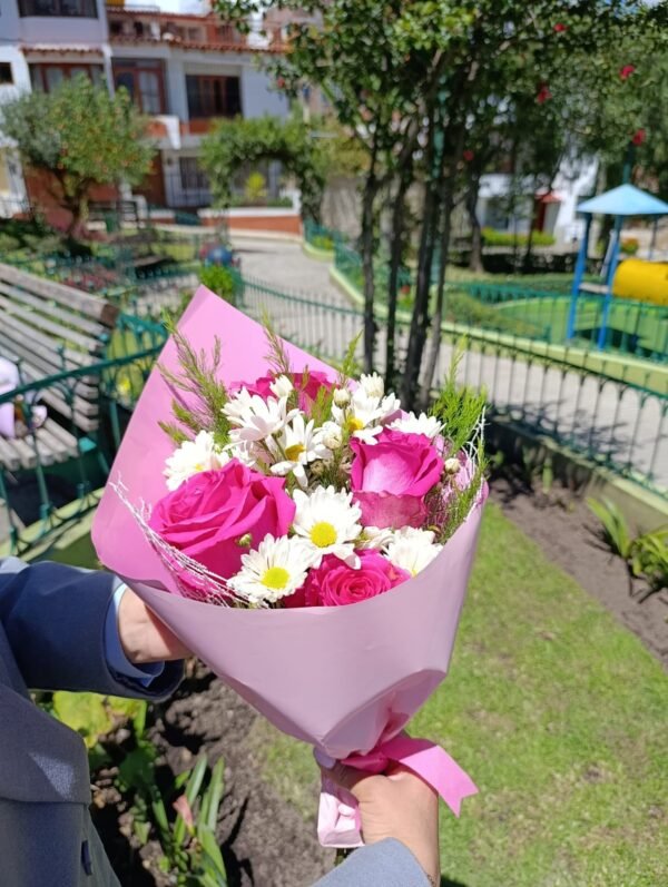 WhatsApp Image 2026-03-02 at 4.05.58 PM Ramo “Encanto Rosado” 🌷