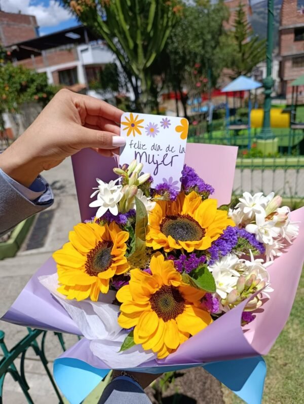 Ramo “Mujer Brilla Bonito” 💜🌻