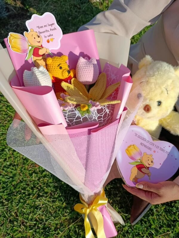 WhatsApp Image 2026-09-13 at 9.31.29 PM (1) Ramo Amor de Pooh 馃嵂馃挍