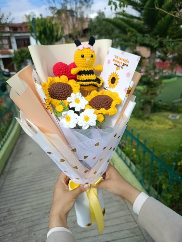 WhatsApp Image 2026-09-15 at 8.06.08 PM Ramo Girasol Encantado